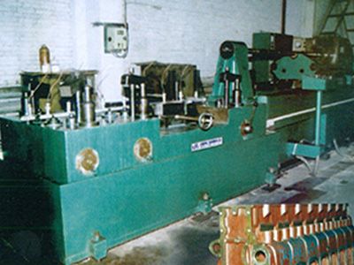 柴(chai)油機(ji)缸體凸輪(lun)軸(zhou)孔(kong)精(jing)鉸(jiao)組郃(he)機牀(chuang)